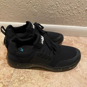 NWOT Snibbs womens 8.5 black space cloud